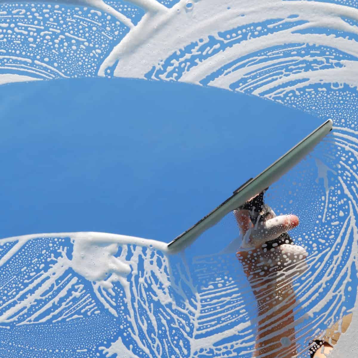 Kunsten at pudse vinduerne helt rene